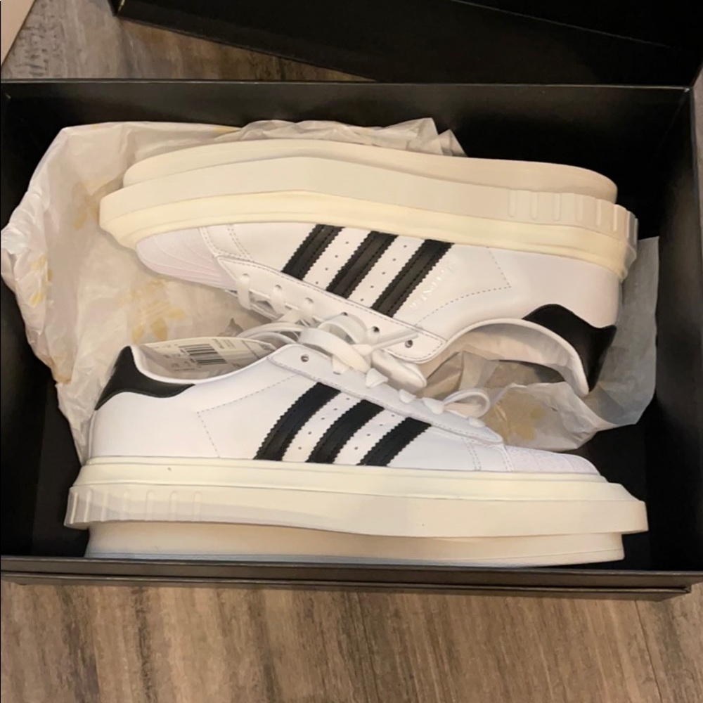 NWT Beyoncé Limited Edition Adidas Superstar